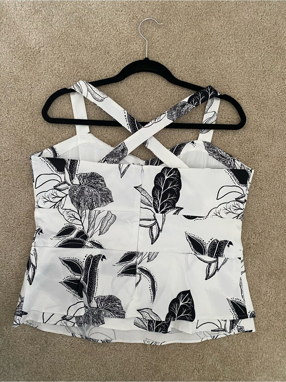 Women’s White House/Black Market Black & White Floral Square-Neck Top - Picture 4 of 6